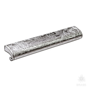 7693.0168.071.173 Ручка скоба, серебряная кожа с растительным орнаментом 64 мм